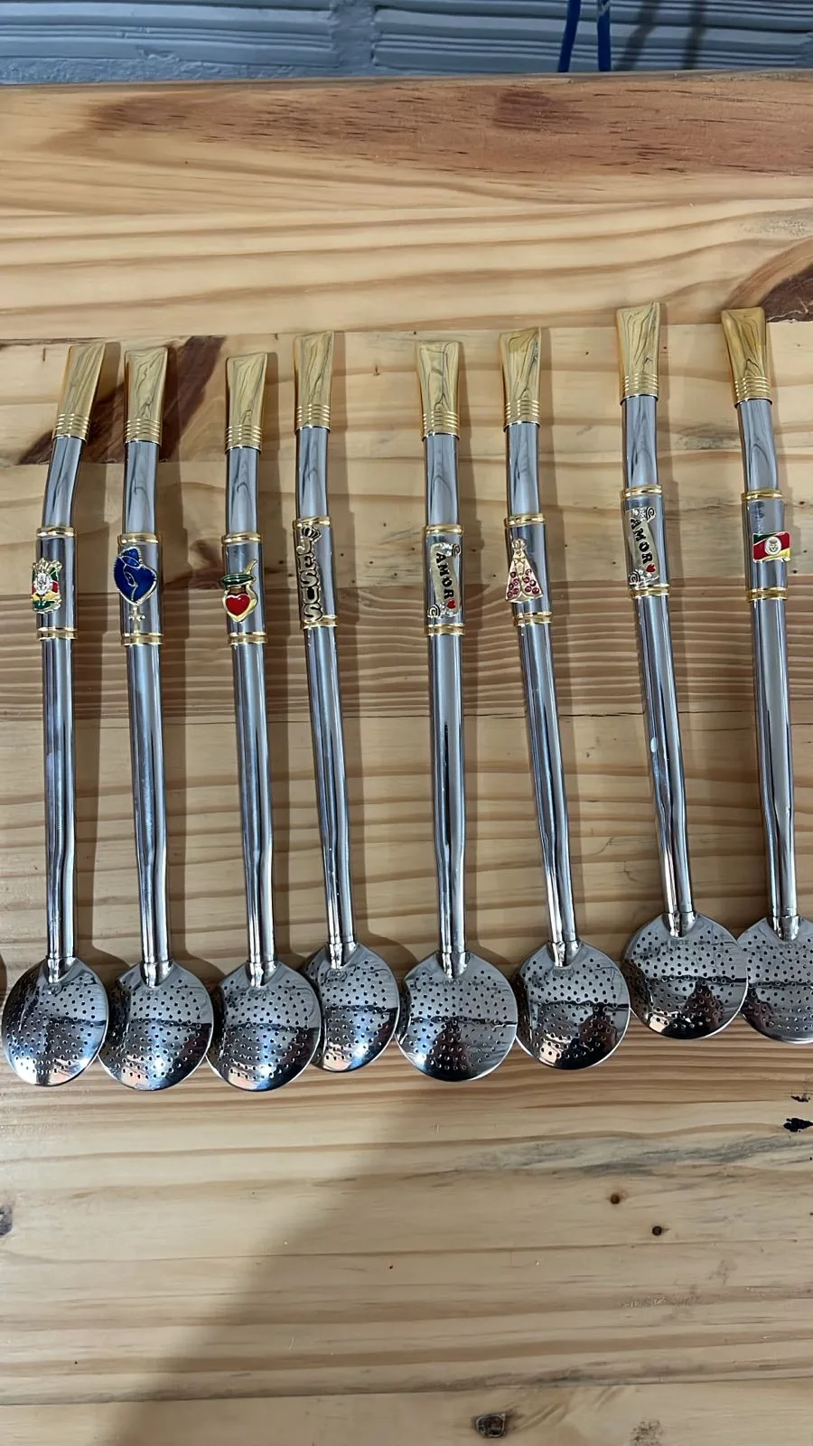 CÓD 015 BOMBA DE INOX SOBRECANO COM APLIQUE COM BIQUEIRA E ROSCA COM OURO 24 CM