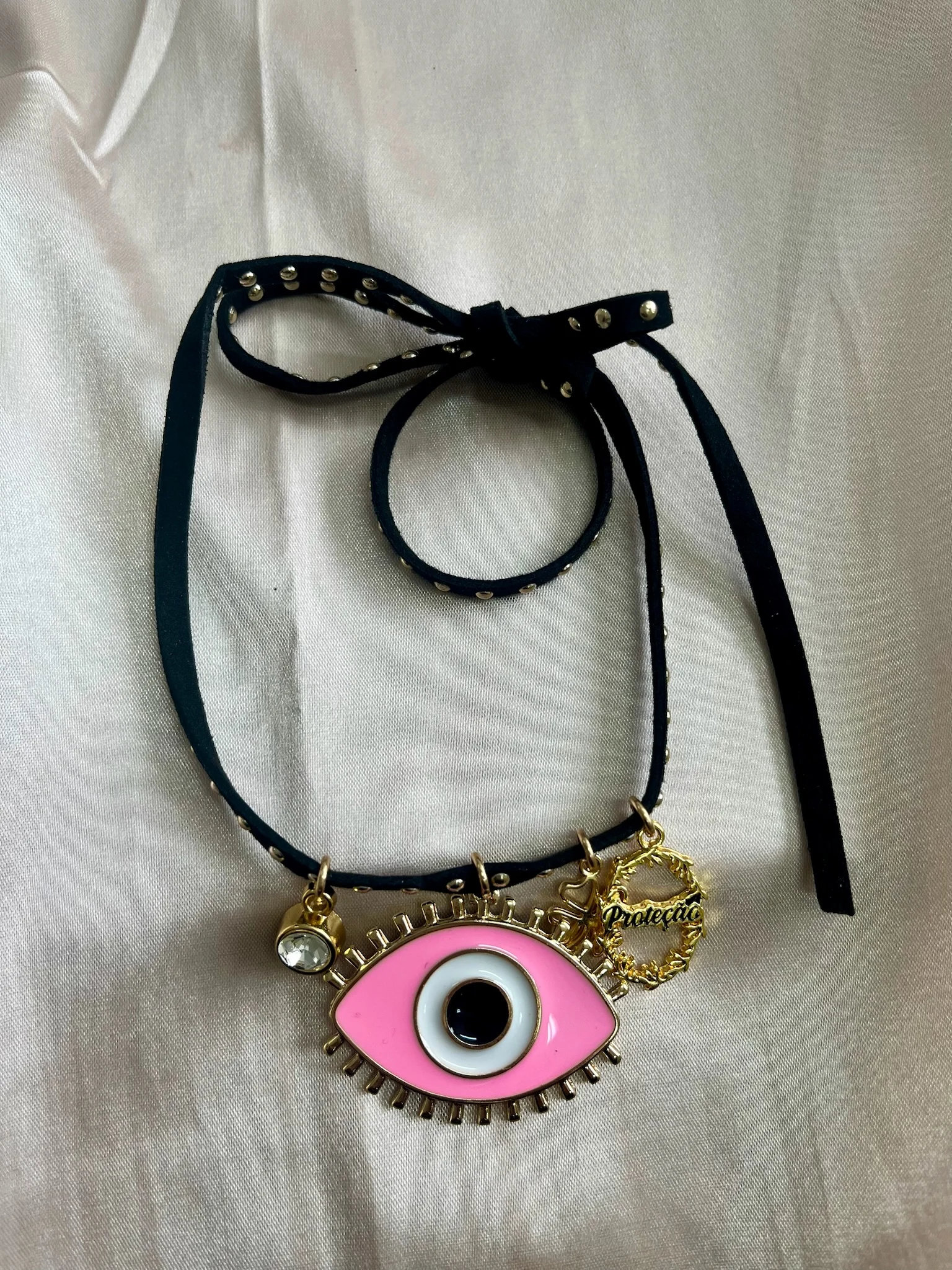CÓD 224 PULSEIRA DE CUIA CORDINHA DE COURO COM PINGENTE - Imagem 3
