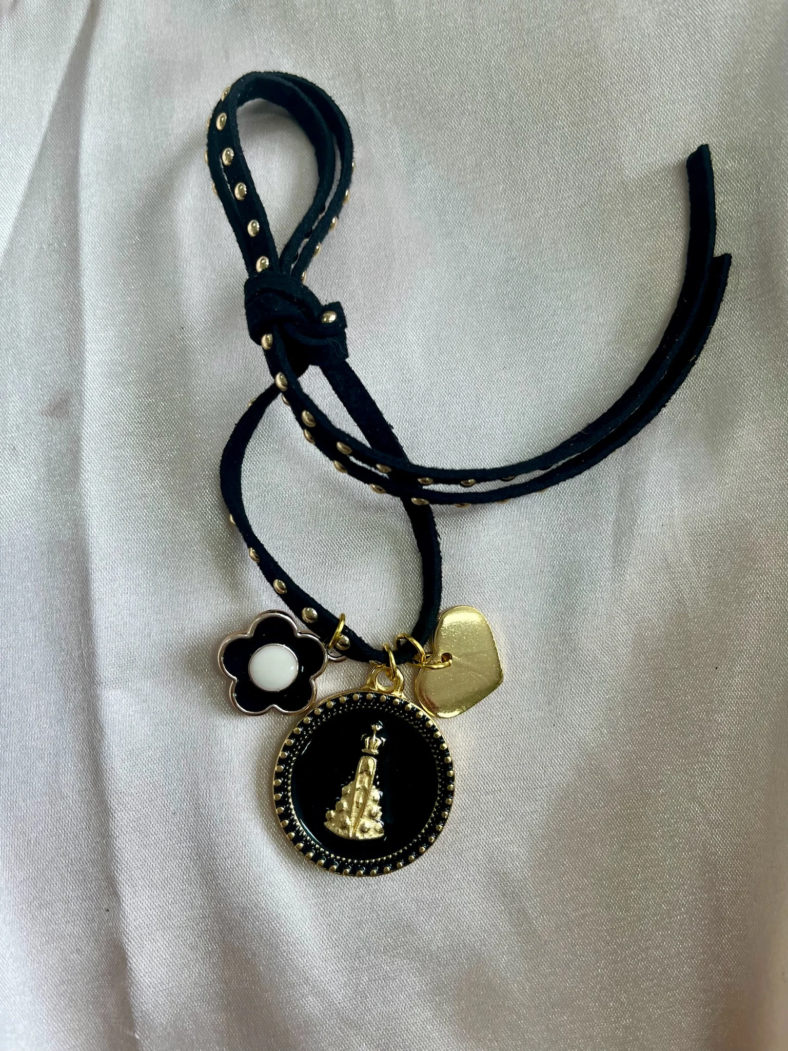CÓD 224 PULSEIRA DE CUIA CORDINHA DE COURO COM PINGENTE - Imagem 5