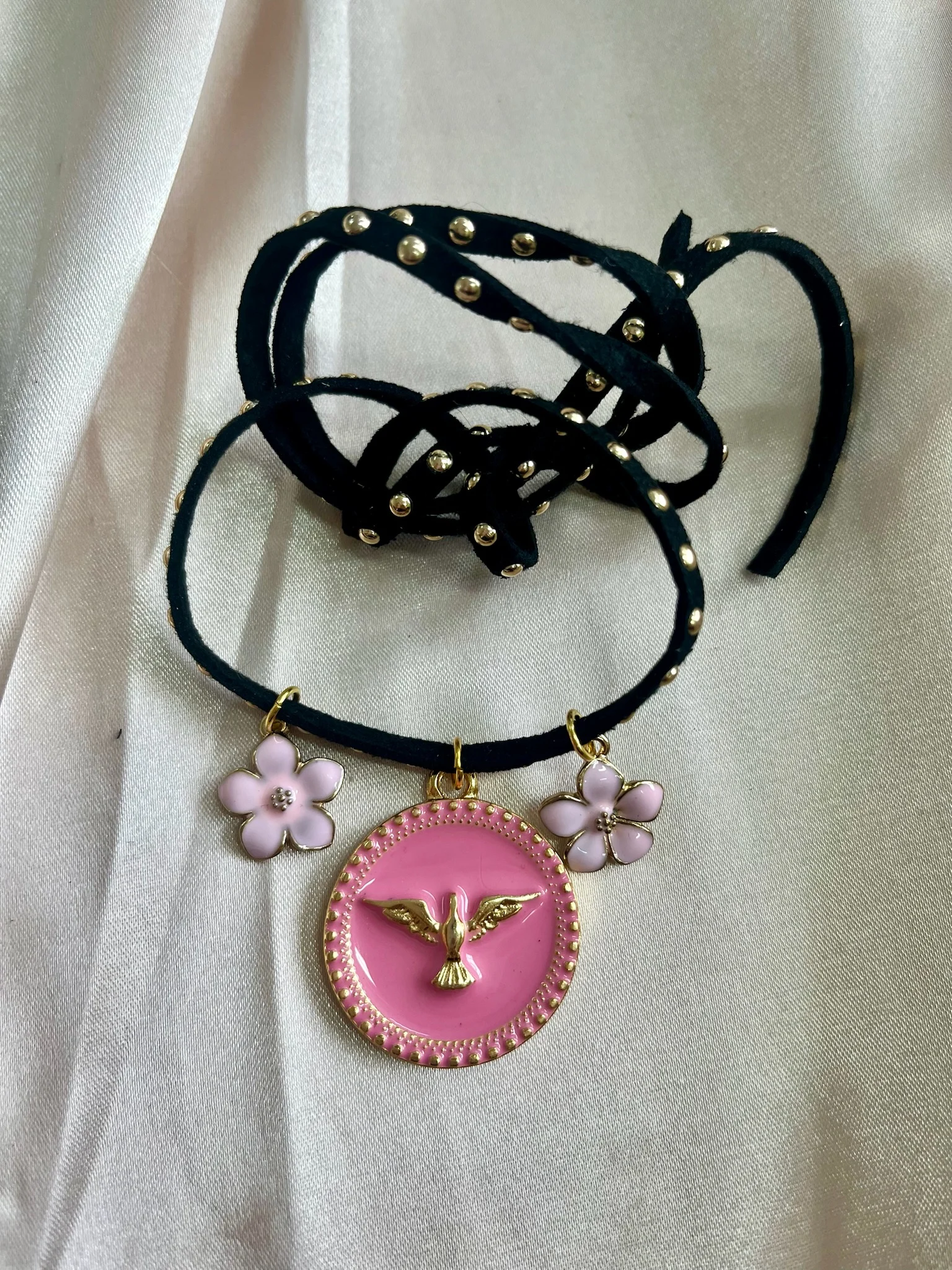 CÓD 224 PULSEIRA DE CUIA CORDINHA DE COURO COM PINGENTE - Imagem 4
