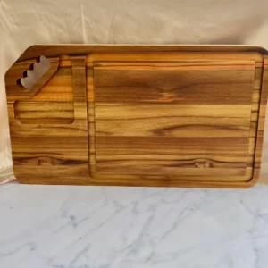 CÓD 228  TABUA DE MADEIRA TECA COM ALÇA 30 x 50 x 2cm