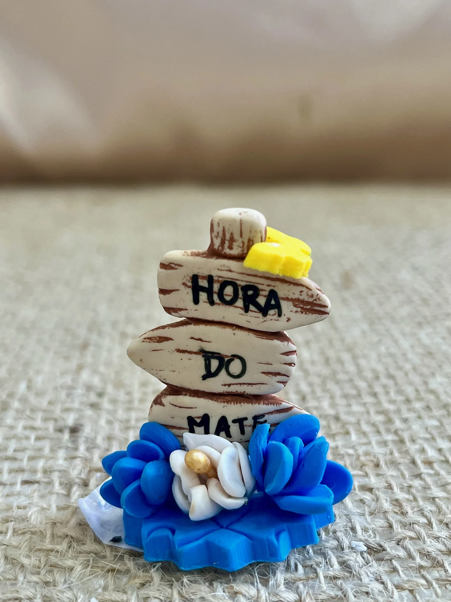 CÓD 3201  ENFEITE DE BISCUIT - PLAQUINHA COM FRASES E FLORES - Imagem 2