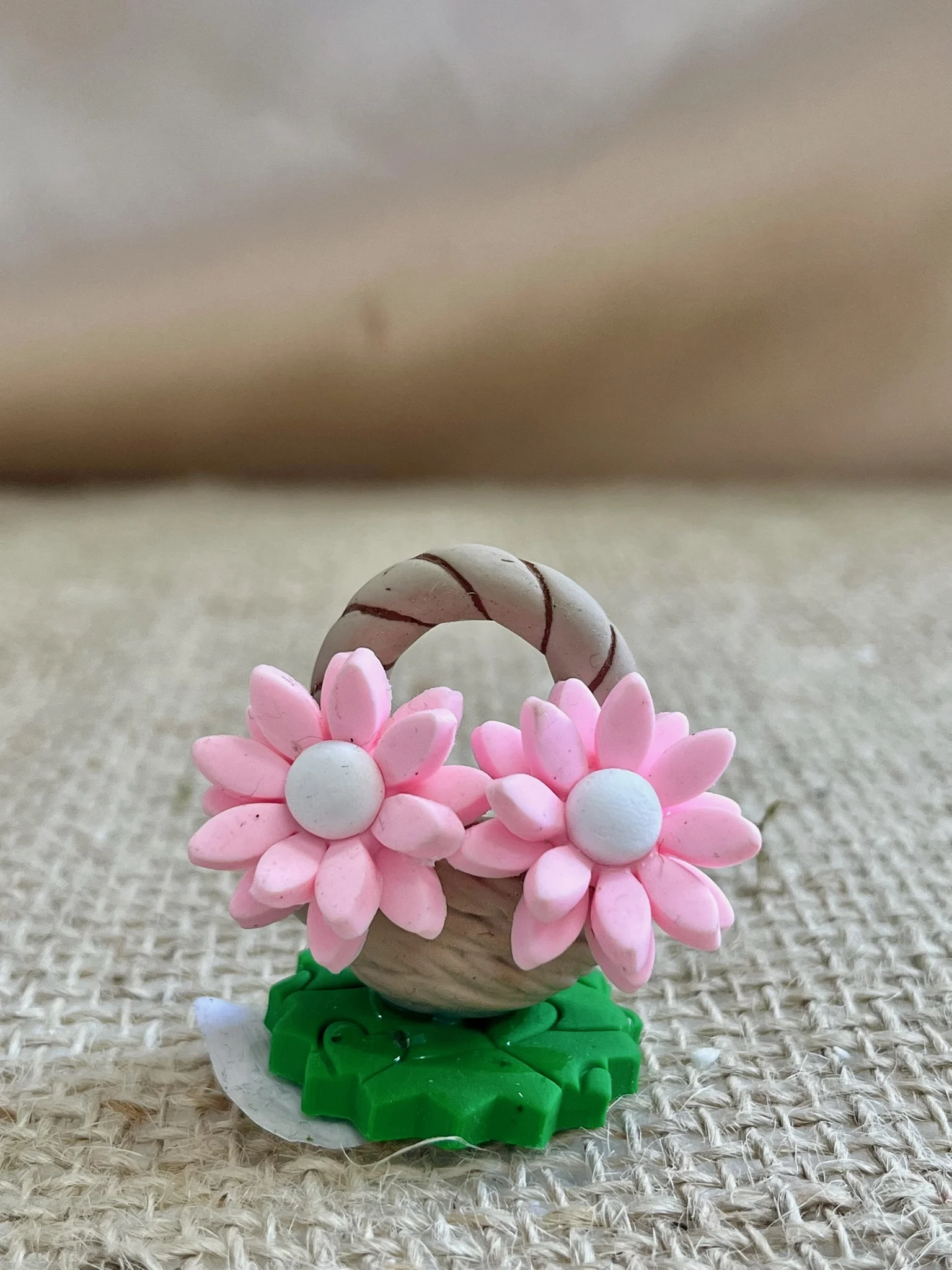 CÓD 3295  ENFEITE DE CHIMARRÃO - CESTA COM FLORES E FRASE