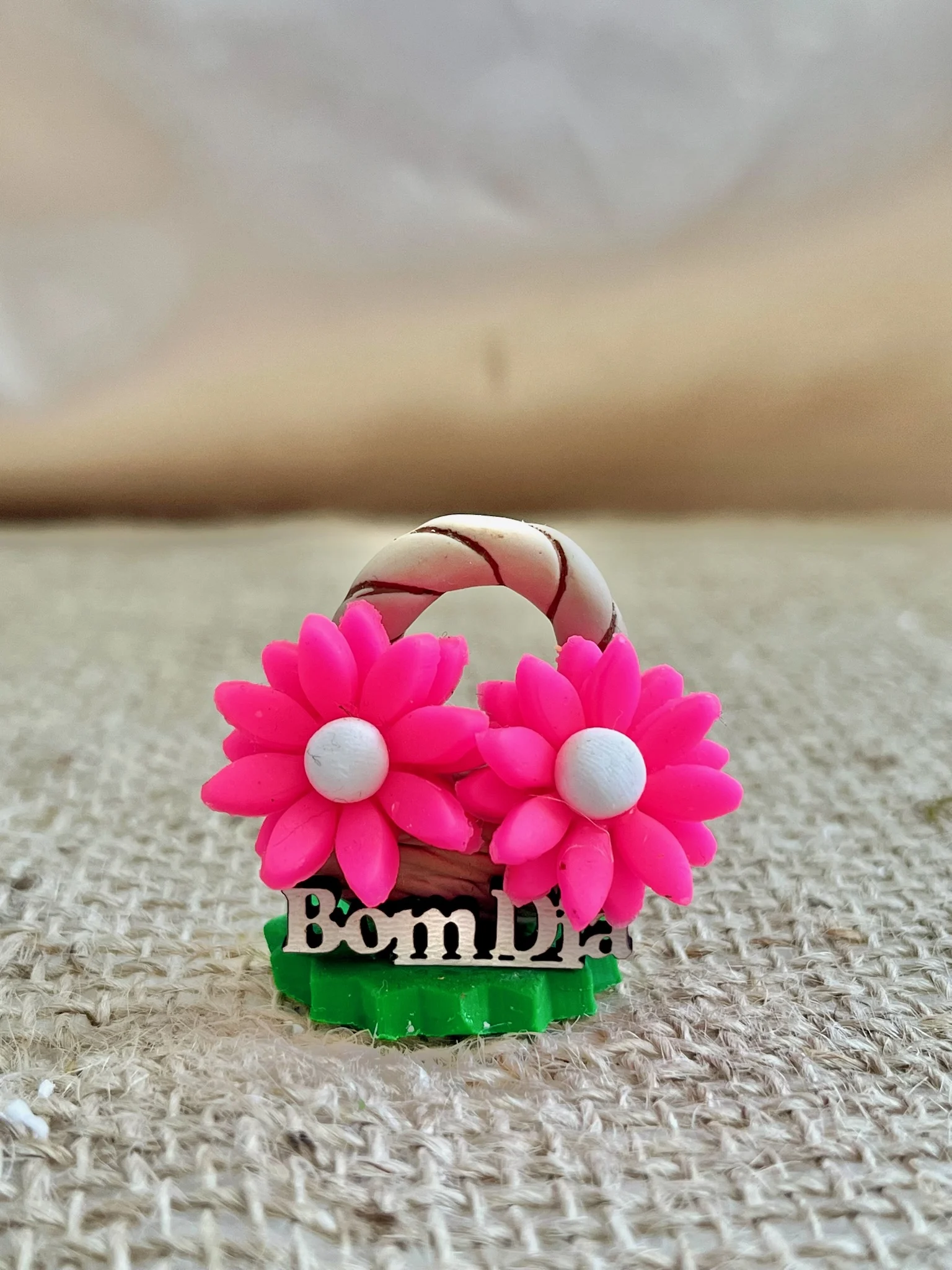 CÓD 3295  ENFEITE DE CHIMARRÃO - CESTA COM FLORES E FRASE - Imagem 2