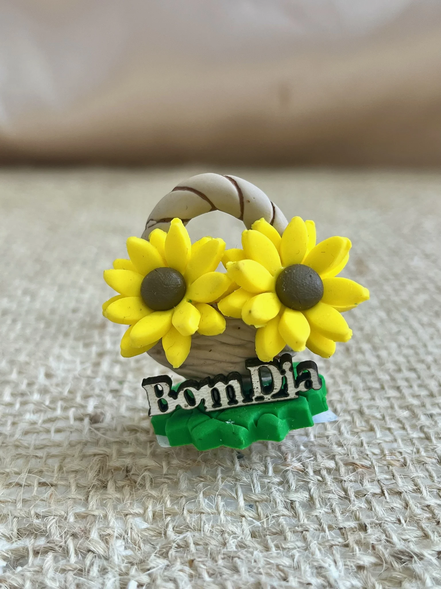 CÓD 3295  ENFEITE DE CHIMARRÃO - CESTA COM FLORES E FRASE - Imagem 5