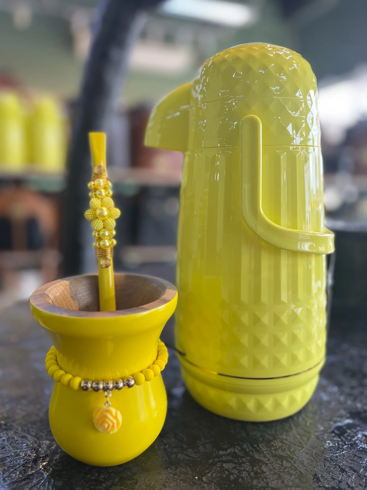 CÓD 3420 GARRAFA TÉRMICA VALENTINA 1L AMARELO CLARO - Imagem 3