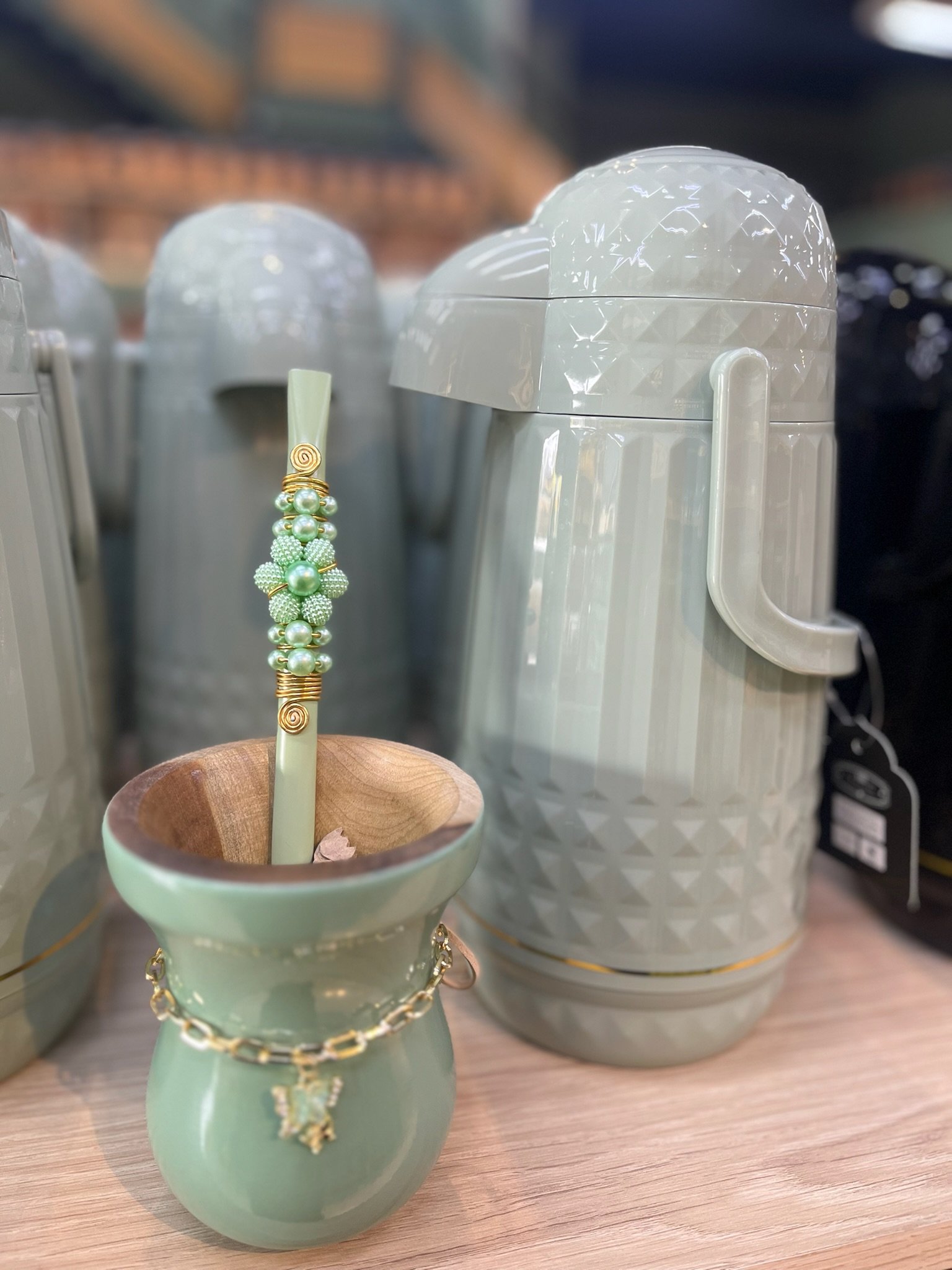 CÓD 3423 GARRAFA TÉRMICA VALENTINA 1L VERDE SAGE - Imagem 2