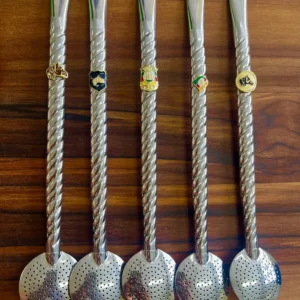 CÓD 3468 BOMBA INOX CANO TORCIDO COM APLIQUE 22 CM BOJO FIXO